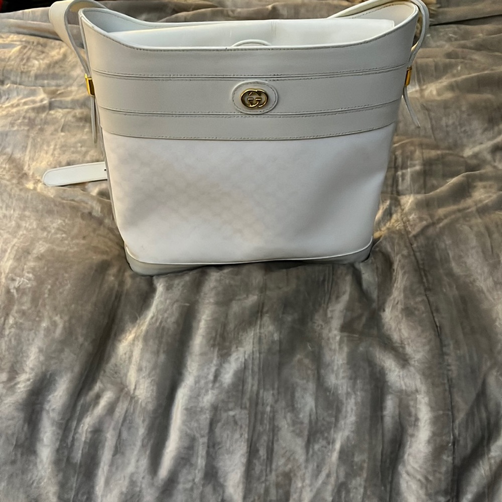 Gucci vintage white shoulder bag. Near perfect condition